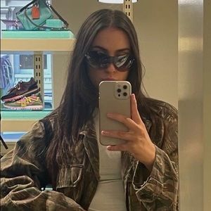 Meet your Posher, Christina